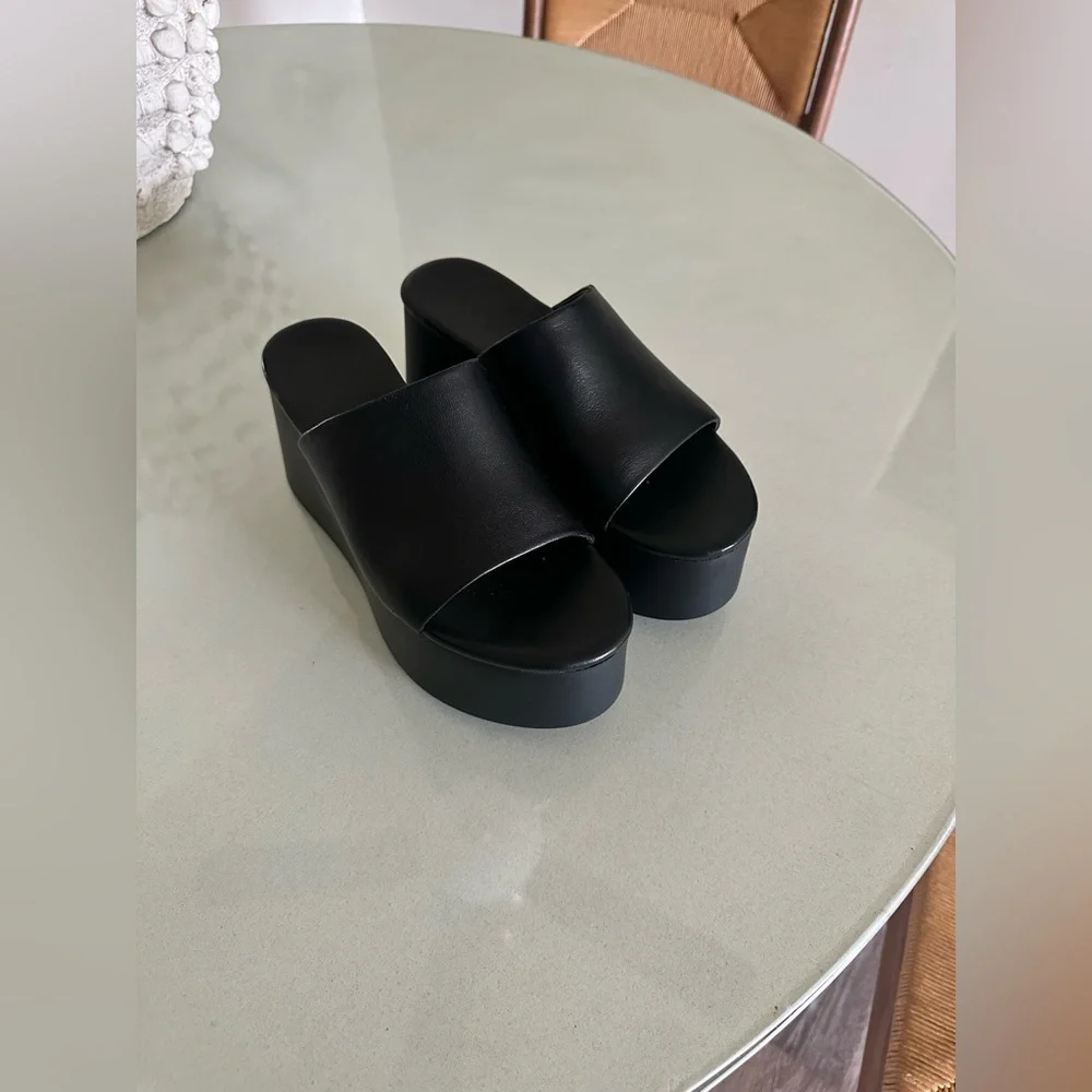 Tony Bianco Black Platform Shoes Sleek Design - Picture 4 of 6